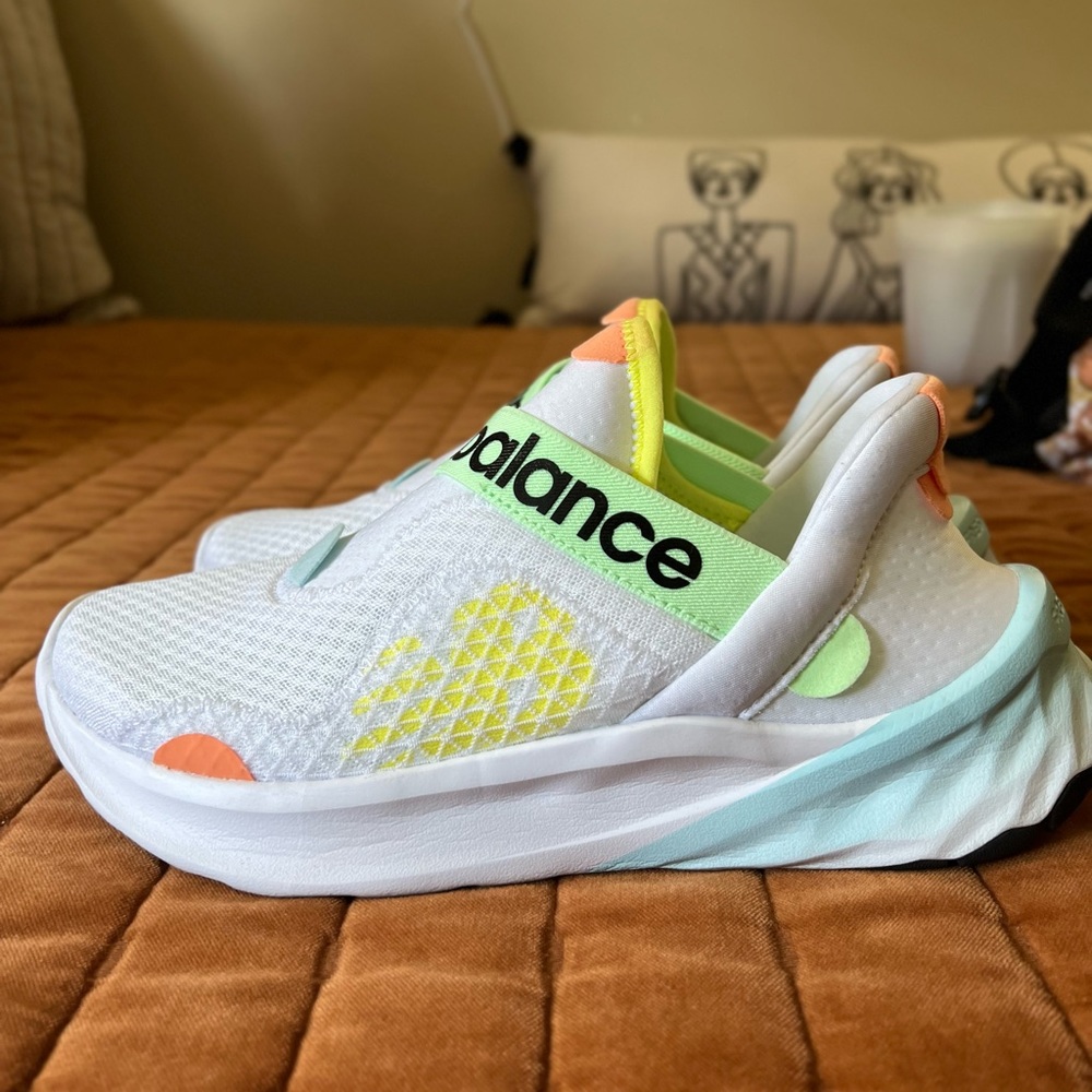 NEW BALANCE WOMENS FRESH FOAM ROAV RMX RUNNING SHOE - WHITE